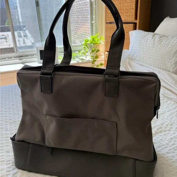 BRAND NEW WITH TAGS Beis Weekender Bag - Picture 7 of 7